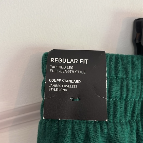 NWT adidas Men's Essentials Fleece Regular Tapered Pants, collegiate green - Picture 9 of 9